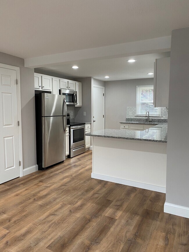 Evergreen Manor Apartments, Westfield, MA 01085 - photo 4