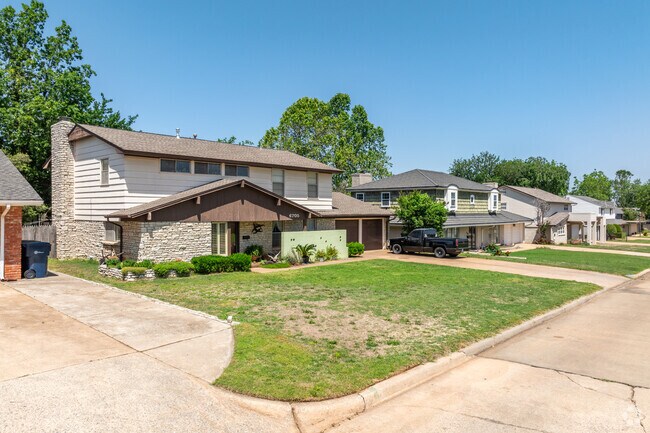 Edgewater-Lakepointe is made up of over 800 single-family homes built in the 1960s.