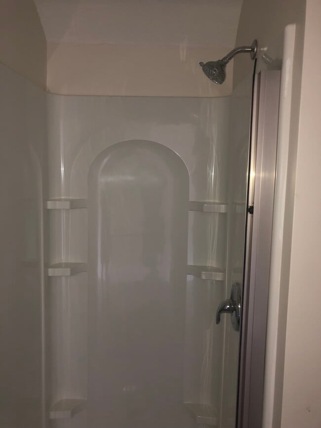 610 S Washington St unit 1 Downstairs, Kokomo, IN 46901 - photo 4