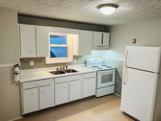 44 Radio Station Rd unit 3B, Berkeley Springs, WV 25411 - photo 3