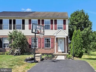 2001 Wyatt Cir, Dover, PA 17315