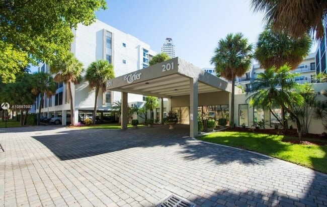 201 178th Dr unit 439, Sunny Isles Beach, FL 33160 - photo 4