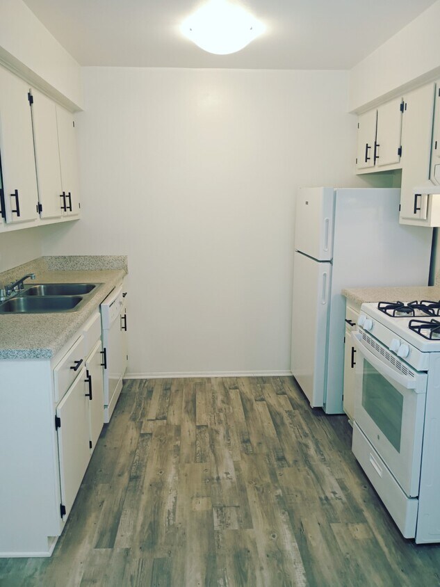 Fountainview Terrace Apartments 14439 E 12 Mile Rd, Warren, MI