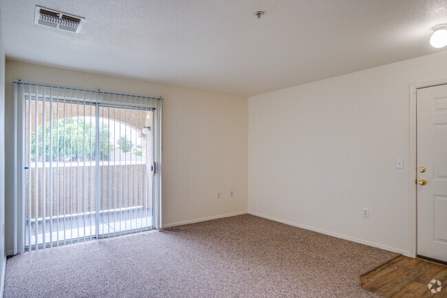 2BR, 2BA - 960SF
