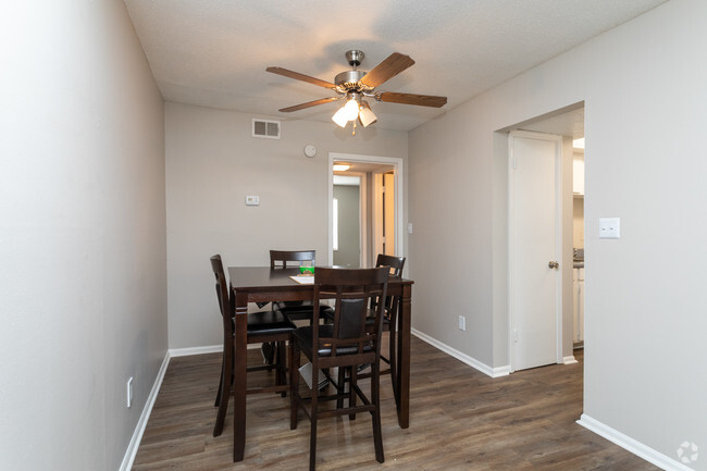 1BR, 1BA - 815SF