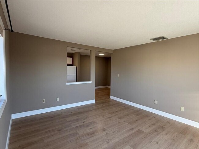 724 Beverage Hill Ave, Pawtucket, RI 02861 - photo 5