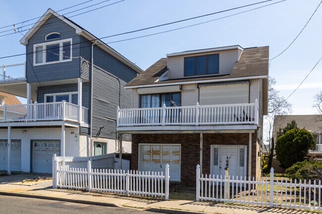Raised Bungalows on small lots dot the Highlands neighborhoods.