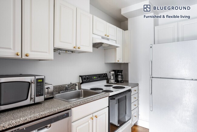 14 Derne St unit FL5-ID829, Boston, MA 02114 - photo 6