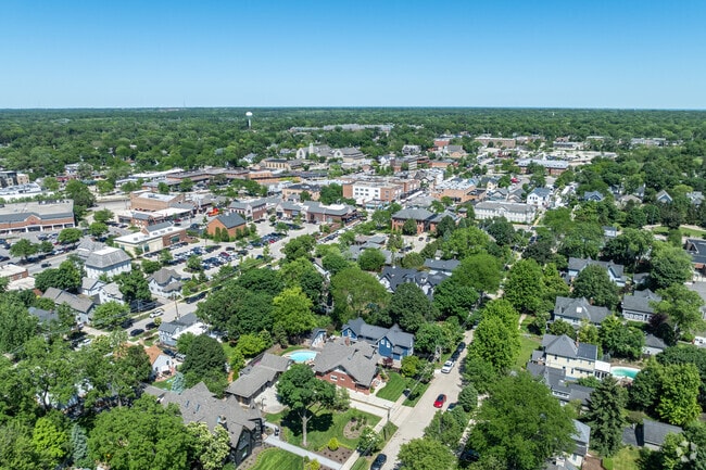 You will find many historic homes near the downtown area of South Barrington.