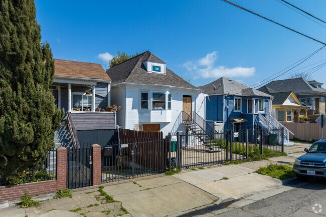 Craftsman style homes are also popular in the Embarcadero neighborhood.