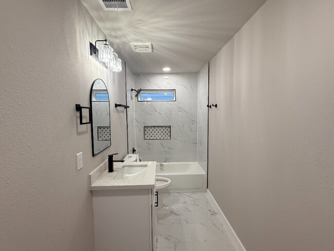 1519 Mckee St unit 3, Houston, TX 77009 - photo 5