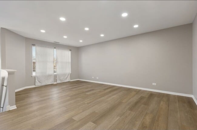 4553 W Hill Ave, Waukegan, IL 60085 - photo 5