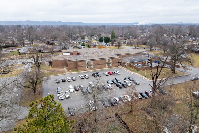 The student population of Eisenhower Elementary is 557 and the school serves K-5.