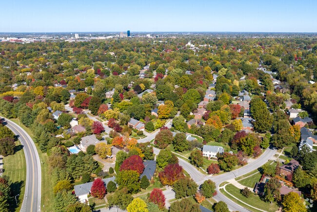 Landsdown-Shadeland East lies just about three miles from Downtown Lexington.