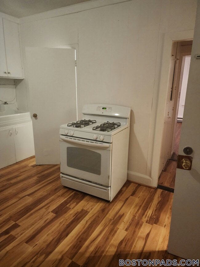 49 Everett St, Boston, MA 02128