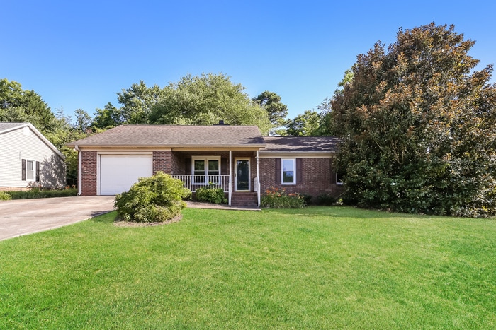 302 Laurel Tree Ln, Simpsonville, SC 29681 - photo 1