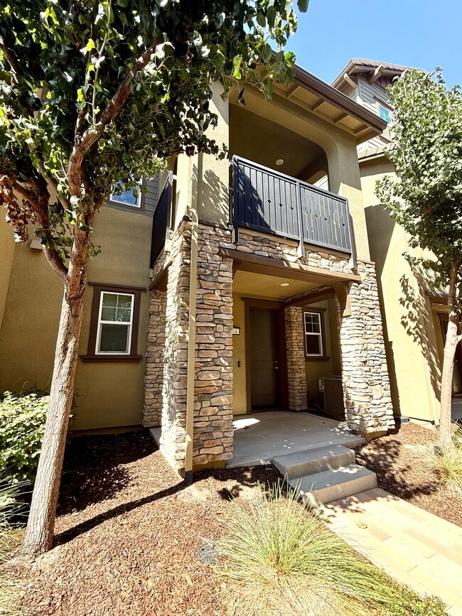 204 Plum Tree St, Livermore, CA 94551