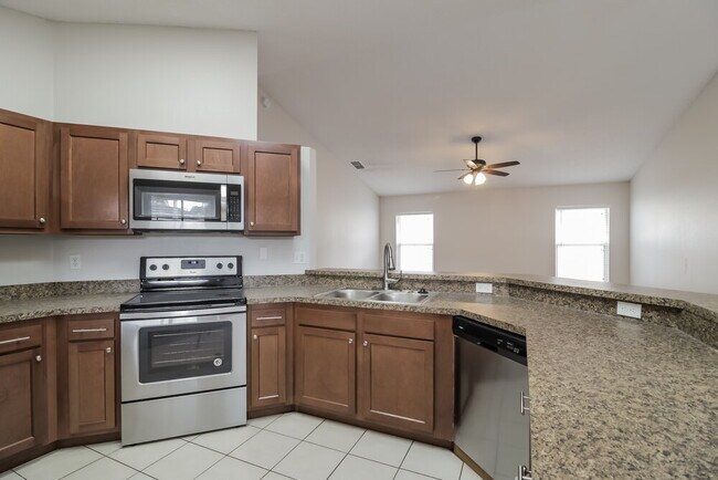 2833 Picadilly Cir, Kissimmee, FL 34747 - photo 7