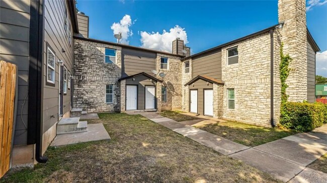 2902 Sweeney Ln unit 3, Austin, TX 78723 - photo 2