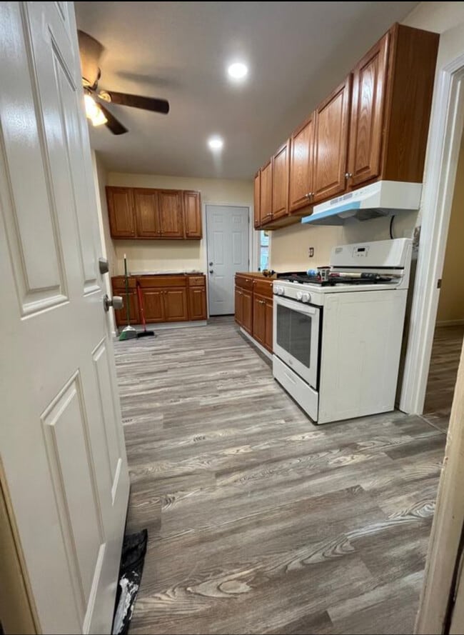 94 Carlisle St Unit 2nd Floor Flex Apt, New Haven, CT 06519