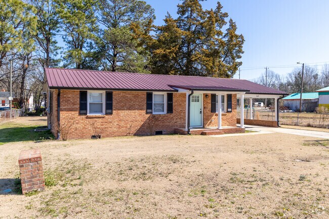 Smaller ranch homes in Lumberton can be found on the south side of town.