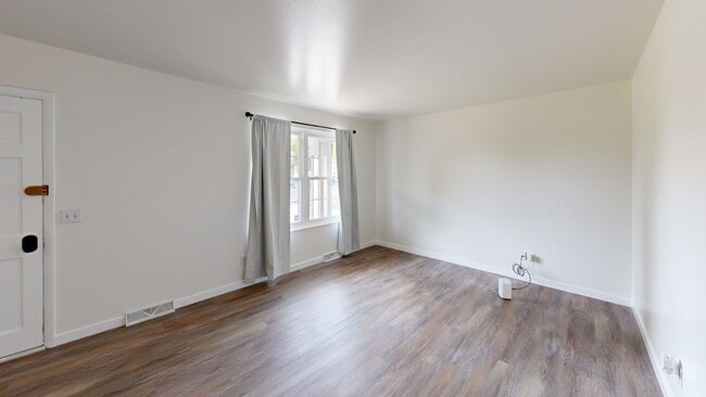 4477 S Eagle Cir, Aurora, CO 80015 - photo 2