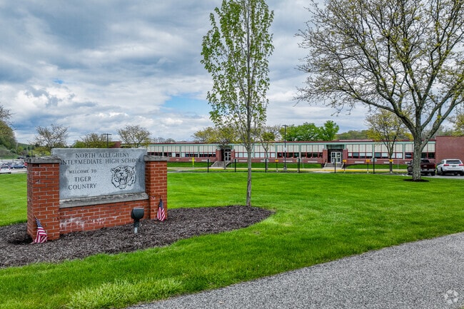 North Allegheny Senior High School has 2,698 students in grades 9-12.