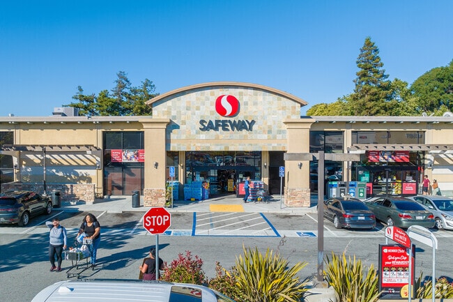 Safeway is a popular one-stop shopping center in Lyon Hoag.