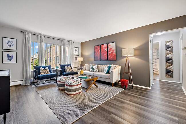 Cherry Hill Village Apartments - Dearborn Heights, MI, Dearborn Heights, MI 48127 - photo 6