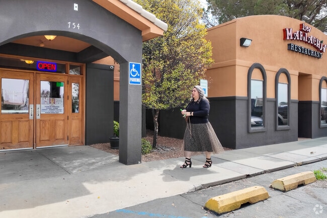 Los Mariachis near Hacienda Acres serves bold flavors in a relaxed setting.