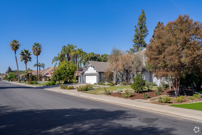 Haggin Oaks is known for its beautifully landscaped lawns throughout the neighborhood.