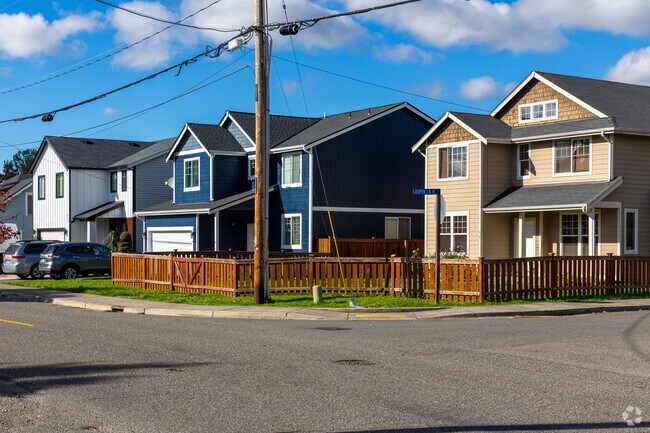 A row of traditional homes in the Pacific Neighborhood.