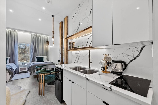 443 Clove Rd unit ID1366355P, Monroe, NY 10950 - photo 2