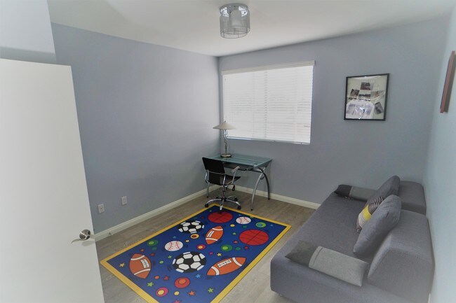 13951 Sherman Way unit 309, Van Nuys, CA 91405 - photo 6