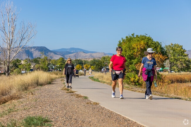 Crown Hill Park is a place to retreat, admire abundant birdlife and enjoy lake-side recreation.