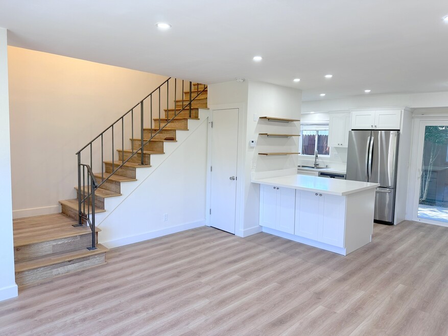 3305 Green Ln unit B, Redondo Beach, CA 90278 - photo 1