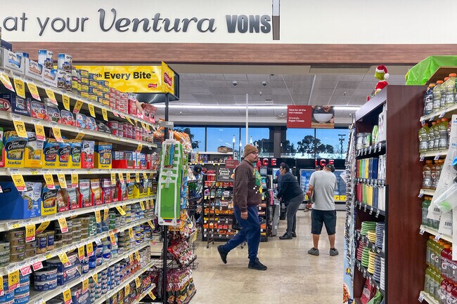 Ventura Vons supplies Westside with groceries.