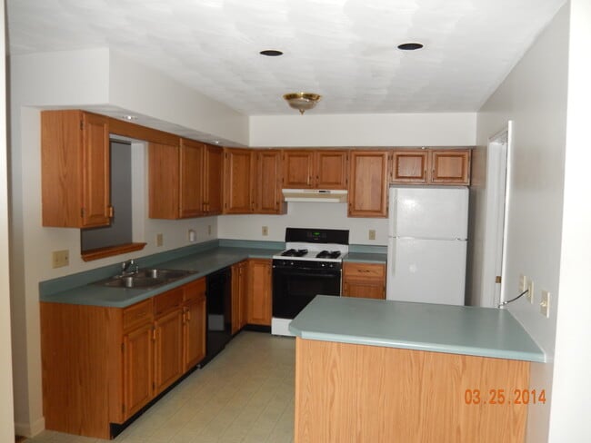 18 Cherry St unit D, Phoenix, NY 13135 - photo 2