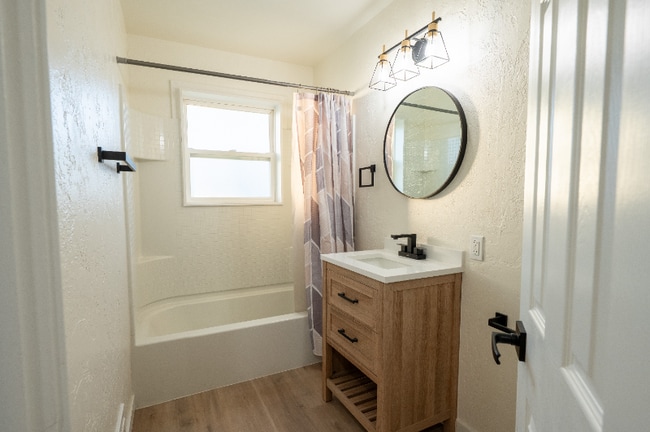 945 N 7th E St, Mountain Home, ID 83647 - photo 3