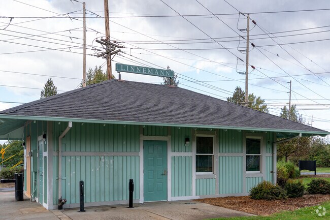 Linneman Station Park has several picnic tables to enjoy.