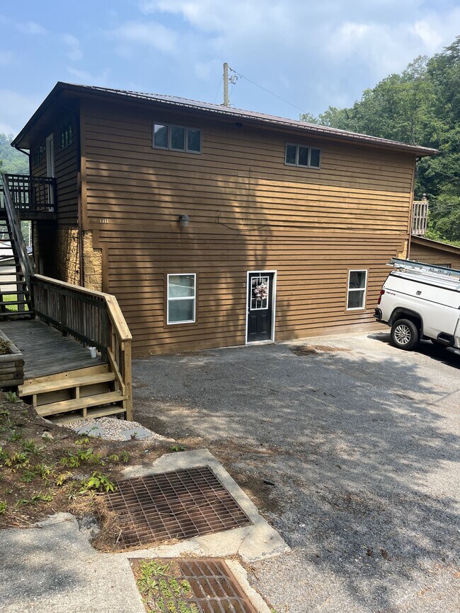 110 Blair St unit 2, Pikeville, KY 41501 - photo 2