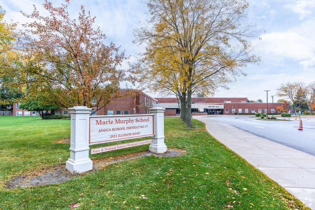 Marie Murphy School is a highly rated school with students in  Winnetka.