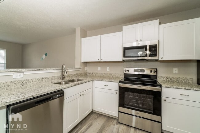 659 Northlake Dr, New Braunfels, TX 78130 - photo 3