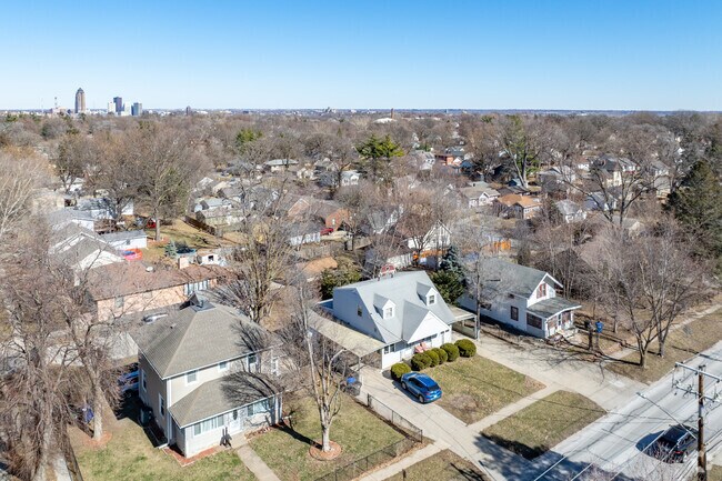 Indianola Hills sits just south of Downtown Des Moines, near its restaurants and nightlife.