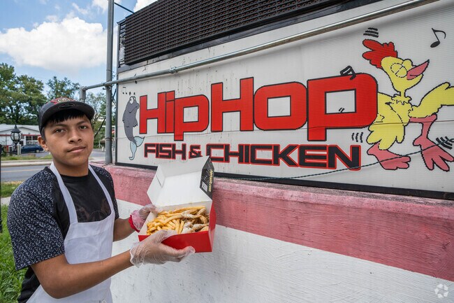 Hip-Hop Chicken and Fish offers fried goodness to the residents of Fairmount Heights.