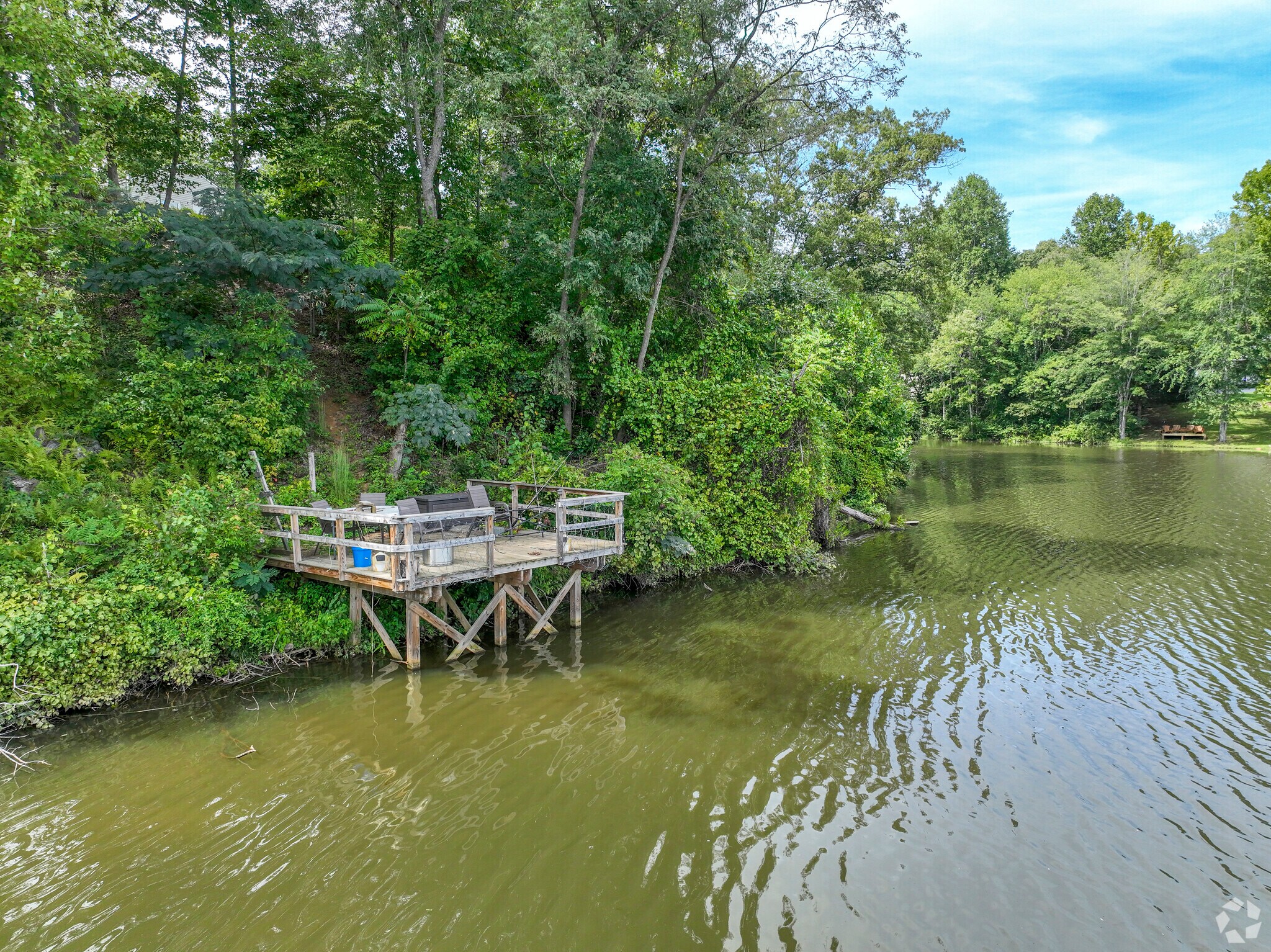 Many of the homes in Twin Lakes have private docks and piers.