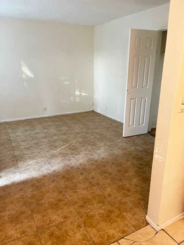 808 E Pine St unit 7, Compton, CA 90221 - photo 5