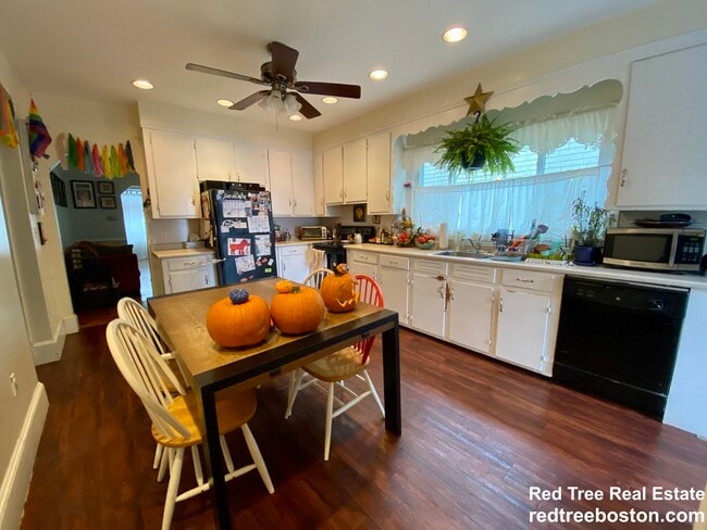 79 Wareham St, Medford, MA 02155 - photo 3