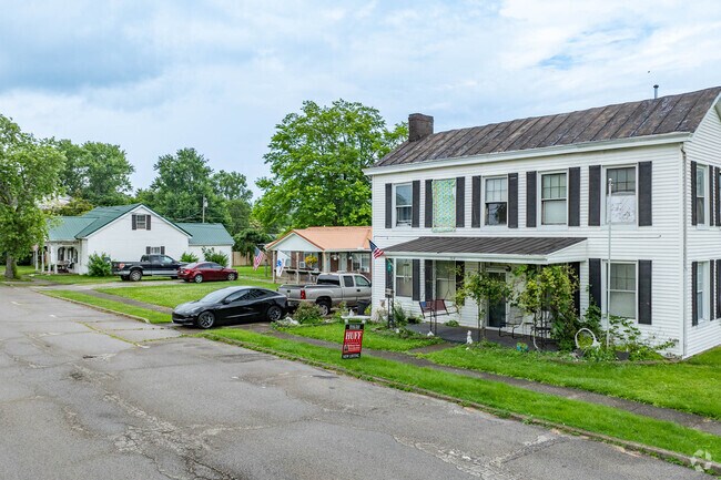 Houses in Felicity often have unique architecture from one another.