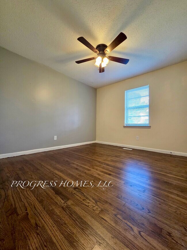 327 Larkwood Dr SW, Decatur, AL 35601 - photo 7